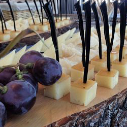 queso y arándanos