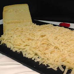 queso cortado en virutas
